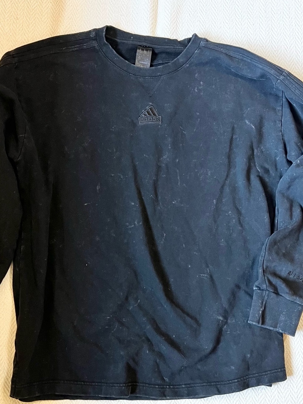 adidas Black Men's Long-Sleeve Crew Sweatshirt with Subtle Logo